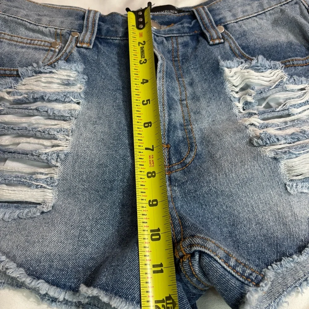 MINKPINK Light Wash Distressed Button Fly Shorts size L - Blue - Picture 8 of 10